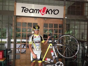 BRyymIDCYAAG1qn 300x225 - ENTREVISTAMOS AL CICLISTA PROFESIONAL ANTONIO CABELLO "La aventura asi&aacute;tica"