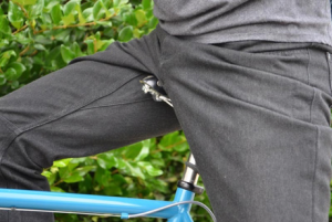 jeanscordura03 300x201 - MOLESTIAS EN EL SILL&Iacute;N EN ENTRENAMIETOS DE TRIATL&Oacute;N O CICLISMO