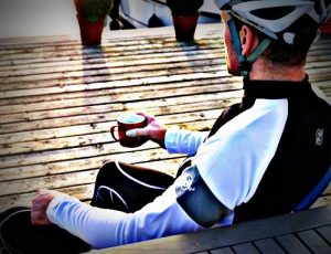LA IMPORTANCIA DEL DESCANSO TRAS UNA TEMPORADA DE ENTRENAMIENTO Parte I ciclista descansando 500x383 300x230 - LA IMPORTANCIA DEL DESCANSO TRAS UNA TEMPORADA DE ENTRENAMIENTO Parte I
