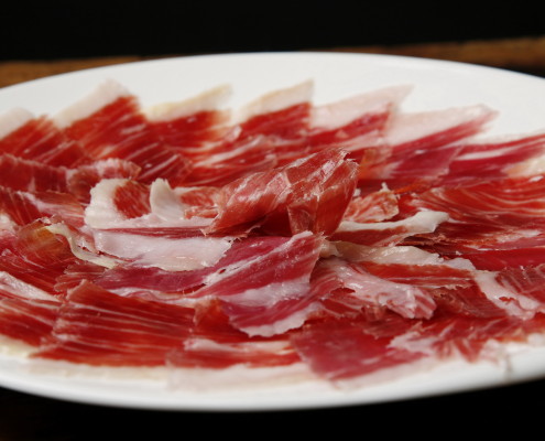 ¿QUÉ TIPO DE HIDRATOS DE CARBONO SON LOS MÁS RECOMENDADOS? img jamon iberico 6g 495x400 - ¿QUÉ TIPO DE HIDRATOS DE CARBONO SON LOS MÁS RECOMENDADOS?