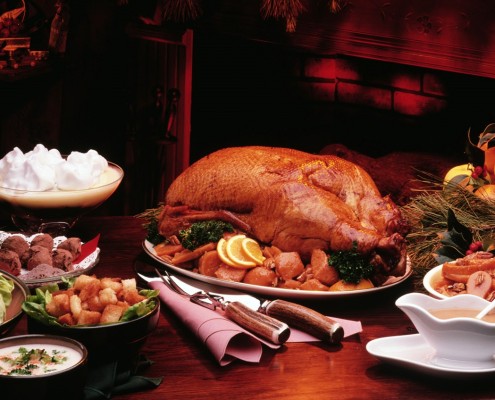 ¿QUÉ TIPO DE HIDRATOS DE CARBONO SON LOS MÁS RECOMENDADOS? cena navidad 495x400 - ¿QUÉ TIPO DE HIDRATOS DE CARBONO SON LOS MÁS RECOMENDADOS?