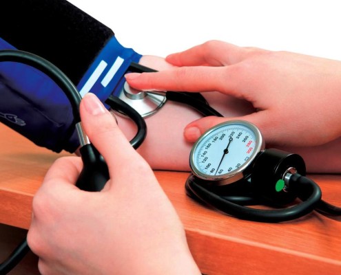 ADAPTACIONES FISIOLÓGICAS EN ENTRENAMIENTOS DE TRIATLÓN Y CICLISMO POR ENCIMA DE LOS 1800M hipertension 495x400 - ADAPTACIONES FISIOLÓGICAS EN ENTRENAMIENTOS DE TRIATLÓN Y CICLISMO POR ENCIMA DE LOS 1800M