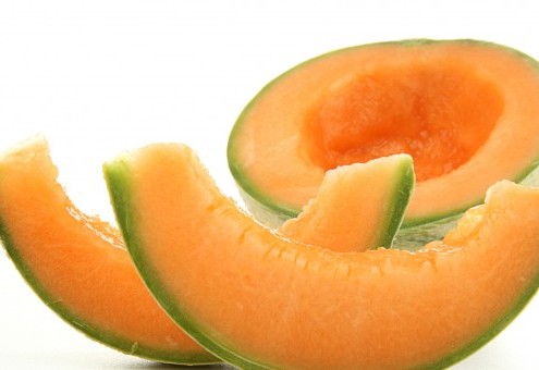 EL TE VERDE PARA MEJORAR EL  ENTRENAMIENTO DE TRIATLÓN Y CICLISMO melon half slices 495x340 - EL TE VERDE PARA MEJORAR EL  ENTRENAMIENTO DE TRIATLÓN Y CICLISMO