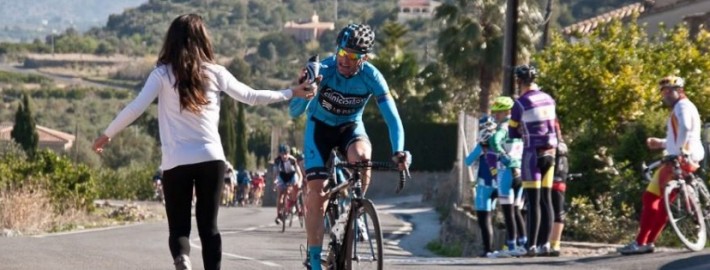 avituallamiento volta la marina pedreguer 2014 900x315 710x270 - ¿CÓMO CALCULAR LAS KILOCARORÍAS GASTADAS EN UNA COMPETICIÓN?