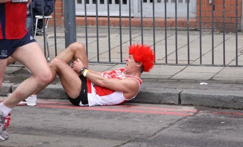 CÓMO REALIZAR EL ENTRENAMIENTO CRUZADO PARA OBTENER UN MAYOR NIVEL DE APTITUD FÍSICA EN DEPORTISTAS POPULARES calambres 495x300 - CÓMO REALIZAR EL ENTRENAMIENTO CRUZADO PARA OBTENER UN MAYOR NIVEL DE APTITUD FÍSICA EN DEPORTISTAS POPULARES