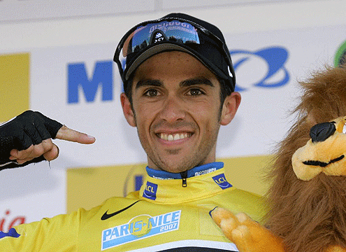 CÓMO REALIZAR EL ENTRENAMIENTO CRUZADO PARA OBTENER UN MAYOR NIVEL DE APTITUD FÍSICA EN DEPORTISTAS POPULARES alberto contador de amarill 495x360 - CÓMO REALIZAR EL ENTRENAMIENTO CRUZADO PARA OBTENER UN MAYOR NIVEL DE APTITUD FÍSICA EN DEPORTISTAS POPULARES