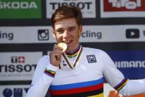 remco evenepoel campeon mundo cri junior innsbruck 2018 300x200 - remco-evenepoel-campeon-mundo-cri-junior-innsbruck-2018